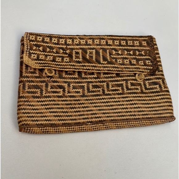 Bali Handmade Straw Bundle Of Bags - Picture 3 of 16